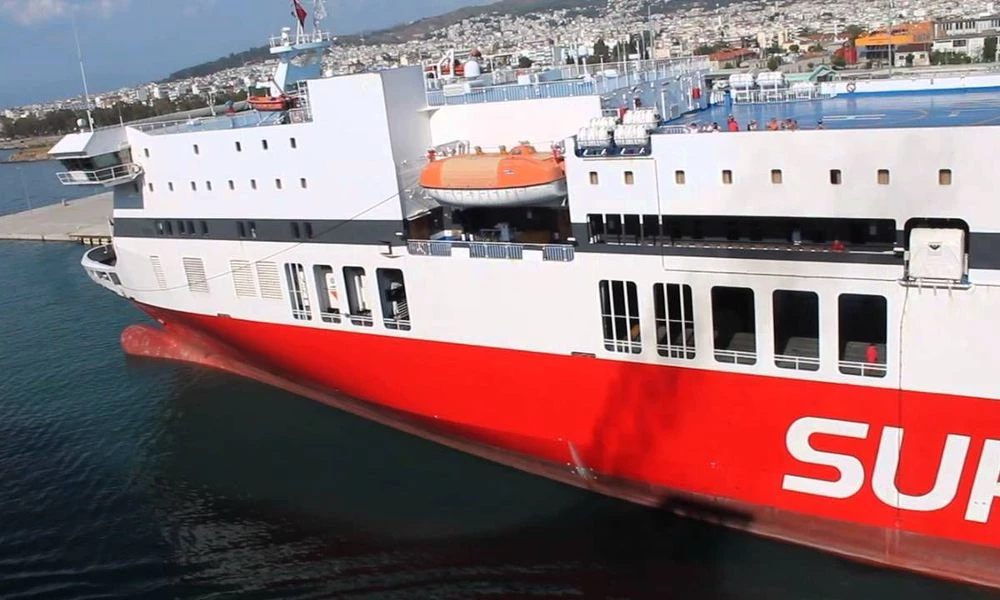Πάτρα: Το Superfast 2 προσέκρουσε στο λιμάνι – 126 επιβάτες και 56 άτομα προσωπικό
